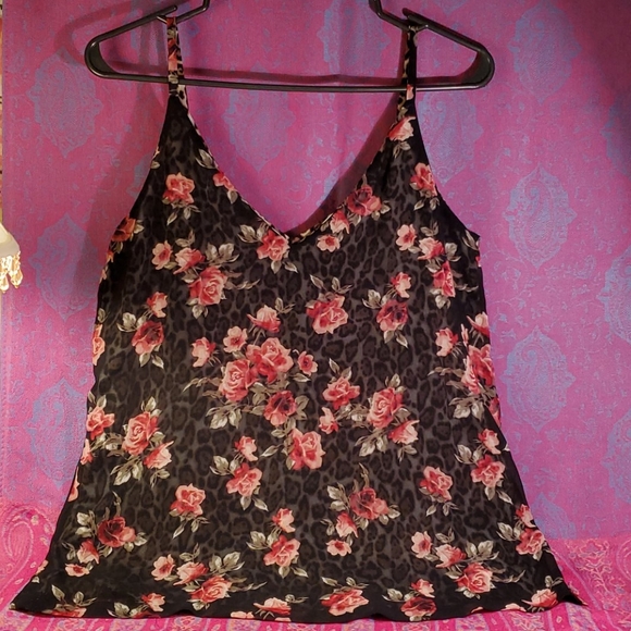 White House Black Market Tops - 🔥DLTING 05/03🔥 White House Black Market camisole